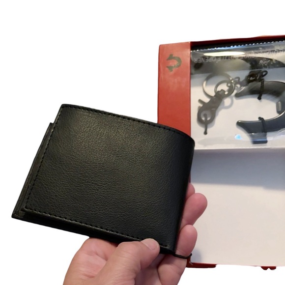 Brand New True Religion Black Leather Billfold Wallet w/ Bottle Opener Keychain - Picture 4 of 6
